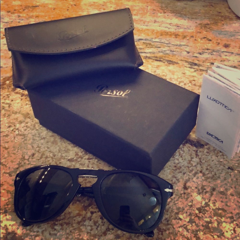 Persol 0714 Gloss Black Sunglasses - Picture 1 of 7